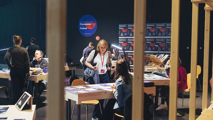   (c) buerofuerkunstdokumentation