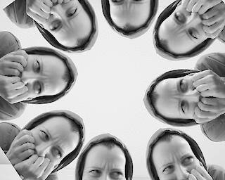  sitting in a room selfie,  30 x 40 cm, 2023 © Freya Hattenberger, VG Bild-Kunst