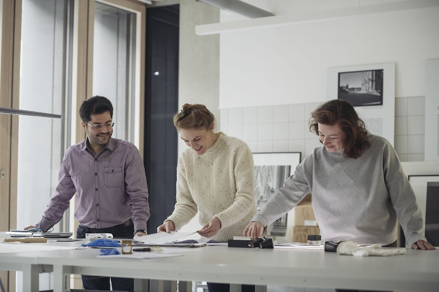 Lilly Lulay besucht das Rheinische Bildarchiv, 2022