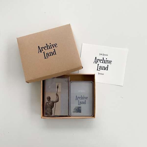 Publikation: "Archive Land" von Erik Kessels. Umfasst auch eine Kasette und Karten.