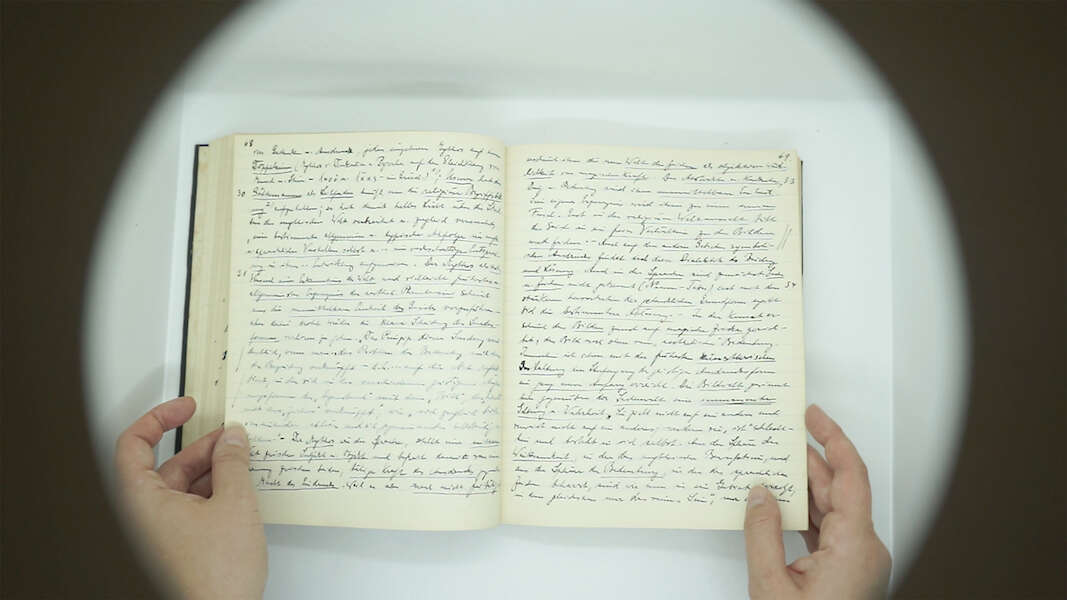 Still aus Performance Browsing Activity (2022)