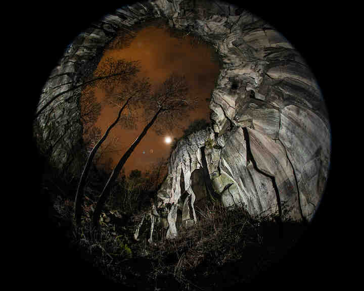   © https://www.finsterlay.de