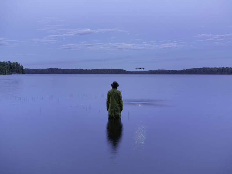 Elina Brotherus, Beuys with Drone, Walking Beuys, 2023, Pigment print on Museo Silver Rag paper, auf Aluminium montiert, gerahmt, 70 x 93 cm, Ed. 6