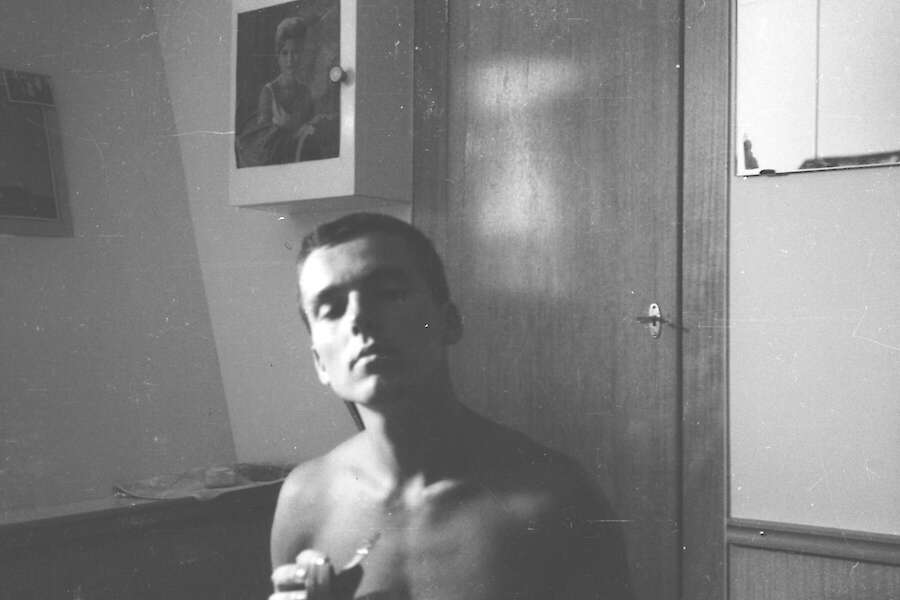 agii gosse, Kurz vor dem Ertrinken, analoge Fotografie, print auf Dibond, 30x45 cm, 1961/2024, copyright agii gosse