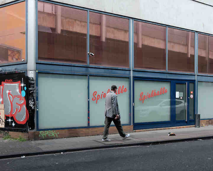 „Meine Bilder gewähren Einblicke ins ruhige, scheinbar unaufgeregte…“ Schönsteinstrasse © Melina Lehmacher