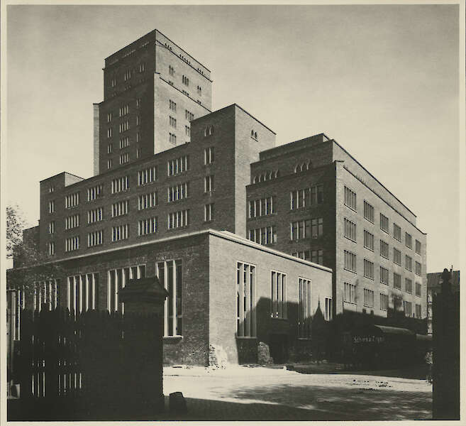 Hochhaus von der Maybachstr., 1925, Silbergelatine