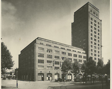 Hansahochhaus, Hugo Schmölz , Silbergelatine 16cmx16cm , 1925 "Hochhaus", 1925, Sibergelatine © Hugo Schmölz