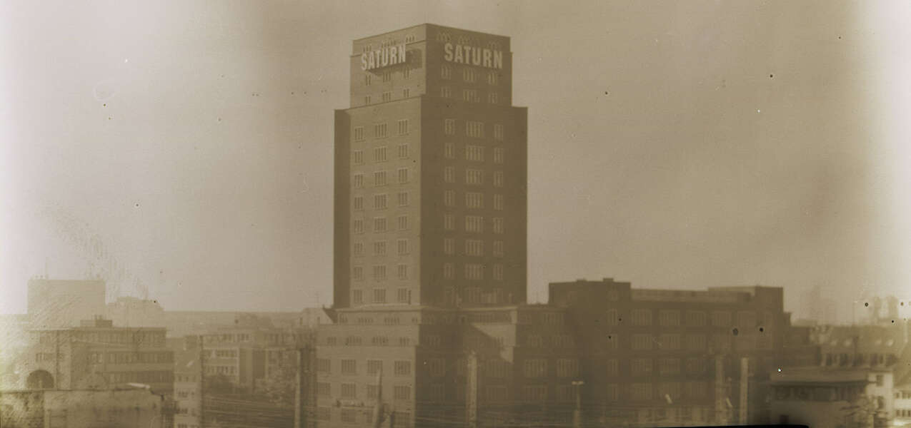 Saturn overdevelop, 2012, C-Print von Negativ