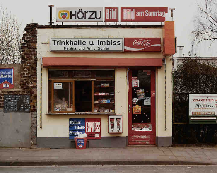 Tata Ronkholz: Trinkhalle, Köln-Nippes, Merheimer Straße 294, 1983 © VAN HAM Art Estate: Tata Ronkholz, 2025  