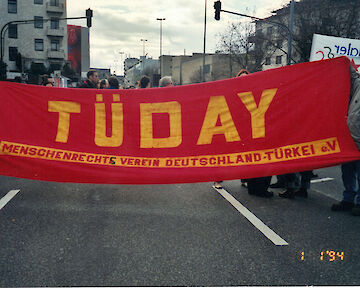 01.11.1994_yürüyüs  